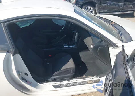 2017 Toyota 86 z USA, uszkodzony, nr VIN JF1ZNAA10H8709228